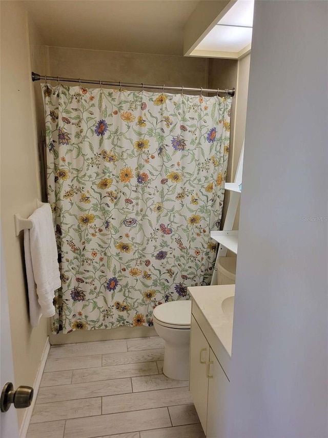 4835 Winslow Beacon Unit 46, Sarasota, FL 34235 - full bath with vanity, toilet, and a shower with curtain
