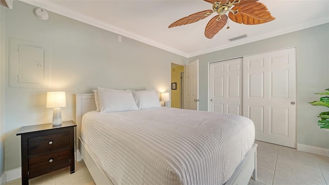 1116 S Moonmist Ct Unit M12, Sarasota, FL 34242 - bedroom featuring a closet, crown molding, light tile patterned floors, and a ceiling fan