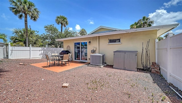 1116 S Moonmist Ct Unit M12, Sarasota, FL 34242 - back of house featuring stucco siding, a fenced backyard, and a patio