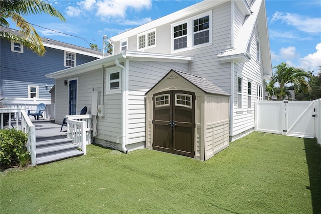 480 28th Ave N, Saint Petersburg, FL 33704 - back of property with a gate and a wooden deck