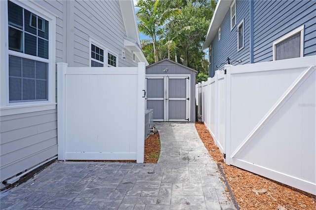 480 28th Ave N, Saint Petersburg, FL 33704 - view of patio / terrace