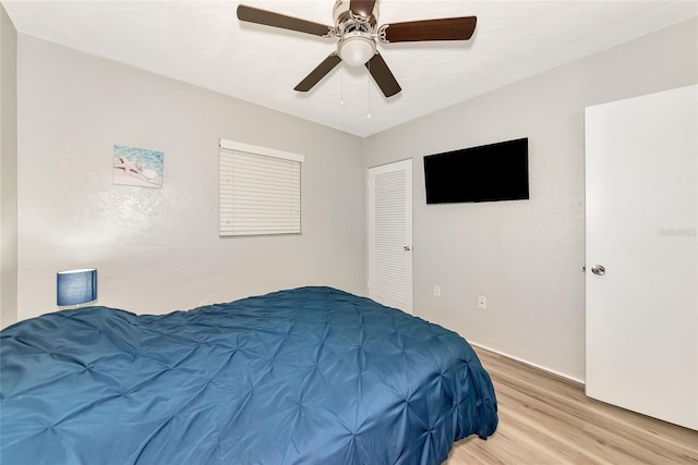 320 59th St W, Bradenton, FL 34209 - bedroom with light wood-style floors, a ceiling fan, and baseboards