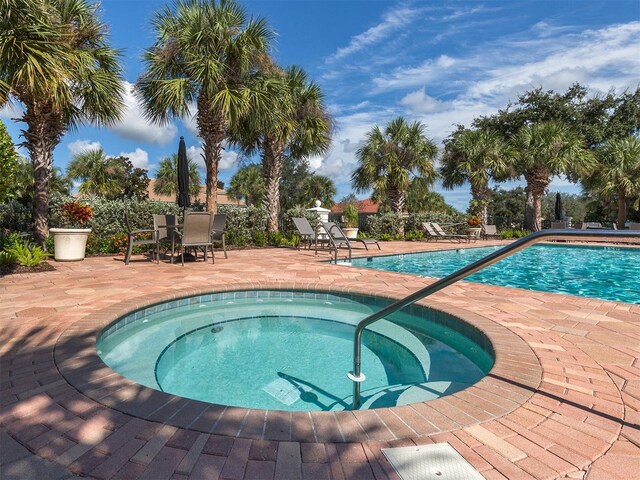 673 Crane Prairie Way, Osprey, FL 34229 - community pool with a patio area