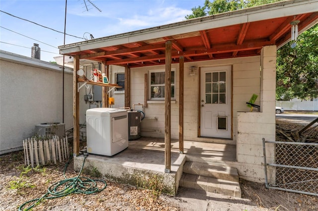 8075 48th Ave N, Saint Petersburg, FL 33709 - view of patio / terrace featuring washer / clothes dryer
