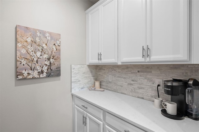 15316 Shady Palms Ln, Nokomis, FL 34275 - bar featuring tasteful backsplash