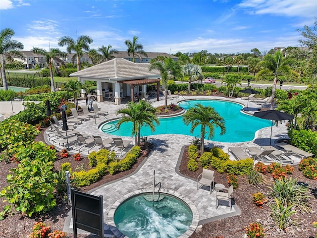15316 Shady Palms Ln, Nokomis, FL 34275 - community pool with a hot tub and a patio area