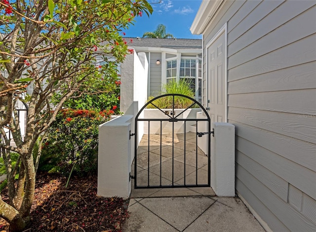 1316 Perico Point Cir, Bradenton, FL 34209 - exterior view of a gate