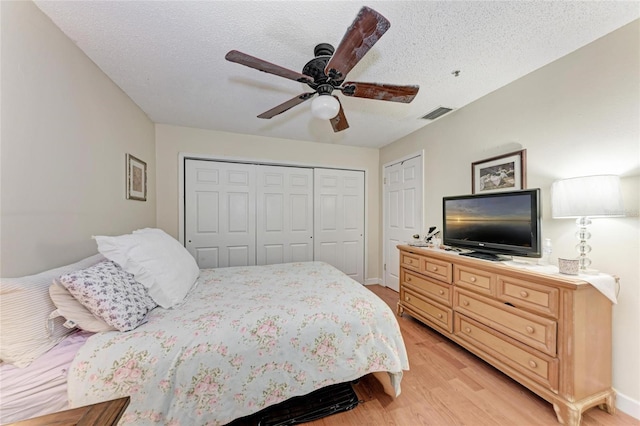 4057 Crockers Lake Blvd Unit 15, Sarasota, FL 34238 - bedroom featuring light wood-style flooring, a textured ceiling, and a ceiling fan