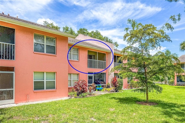 5500 Longwood Run Blvd Unit 203, Sarasota, FL 34243 - rear view of house with stucco siding and a lawn