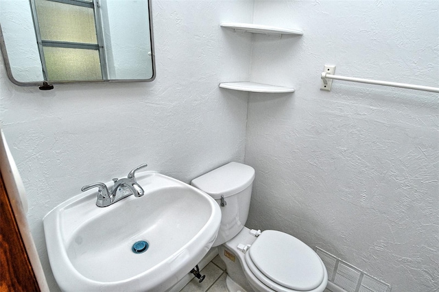 1354 22nd St, Sarasota, FL 34234 - half bath with a textured wall