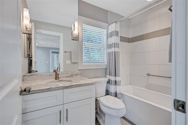 139 Vista Hermosa Cir, Sarasota, FL 34242 - bathroom featuring vanity and shower / bath combo with shower curtain