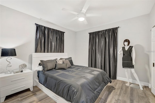 2912 51st St E, Bradenton, FL 34208 - bedroom with light wood-style flooring and ceiling fan