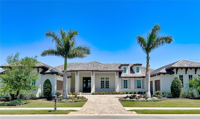 14665 Como Cir, Lakewood Ranch, FL 34202 - view of front facade with an attached garage, stucco siding, a front lawn, and driveway
