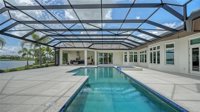 14665 Como Cir, Lakewood Ranch, FL 34202 - view of pool featuring a patio area, a water view, a lanai, and a pool with connected hot tub