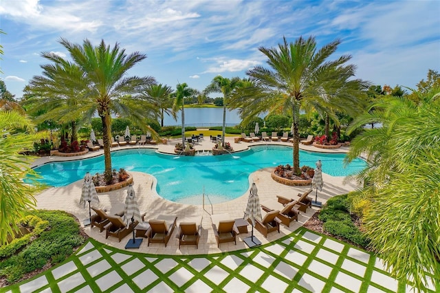 14665 Como Cir, Lakewood Ranch, FL 34202 - community pool featuring a patio area