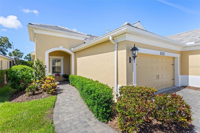 2070 Crystal Lake Trl, Bradenton, FL 34211 - view of front facade with stucco siding, a garage, and driveway