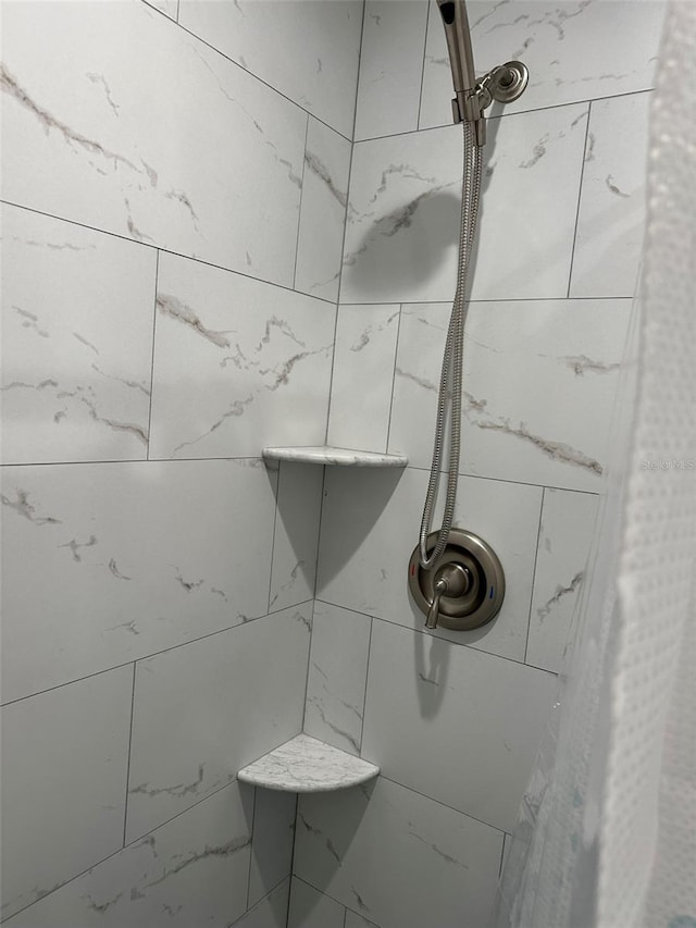 1840 3rd Ave E, Bradenton, FL 34208 - bathroom view of tiled shower