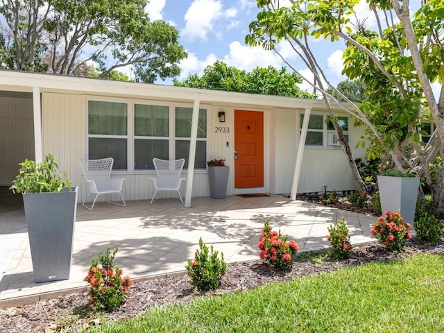 2933 Michigan St, Sarasota, FL 34237 - view of front facade featuring covered porch