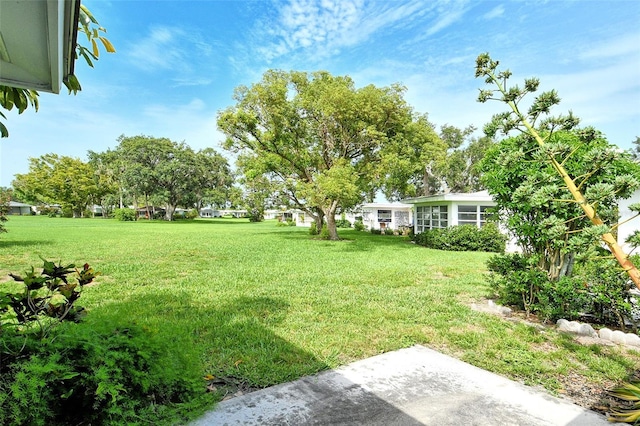 3276 Westford Ln, Sarasota, FL 34231 - view of grassy yard