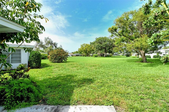 3276 Westford Ln, Sarasota, FL 34231 - view of grassy yard