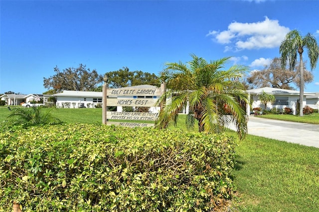 3276 Westford Ln, Sarasota, FL 34231 - community / neighborhood sign featuring a yard and driveway