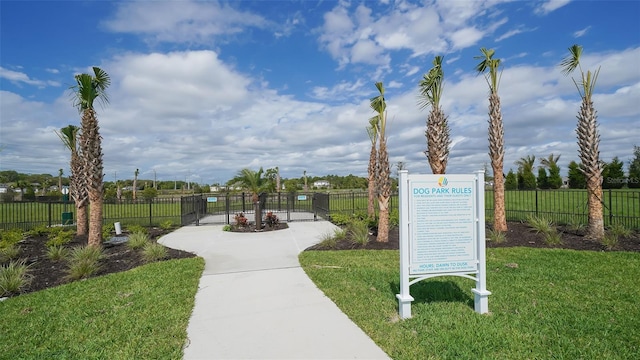 2321 Blue Mahoe Ln, Sarasota, FL 34240 - view of property's community