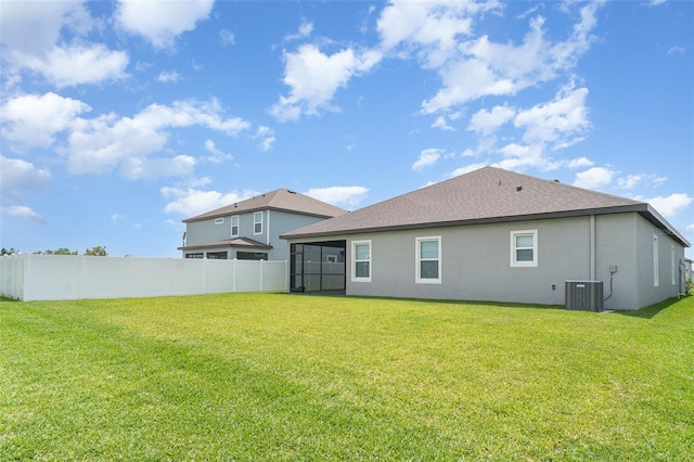 2108 Citrus Breeze Dr, Bradenton, FL 34208 - rear view of house featuring stucco siding, a sunroom, and a shingled roof