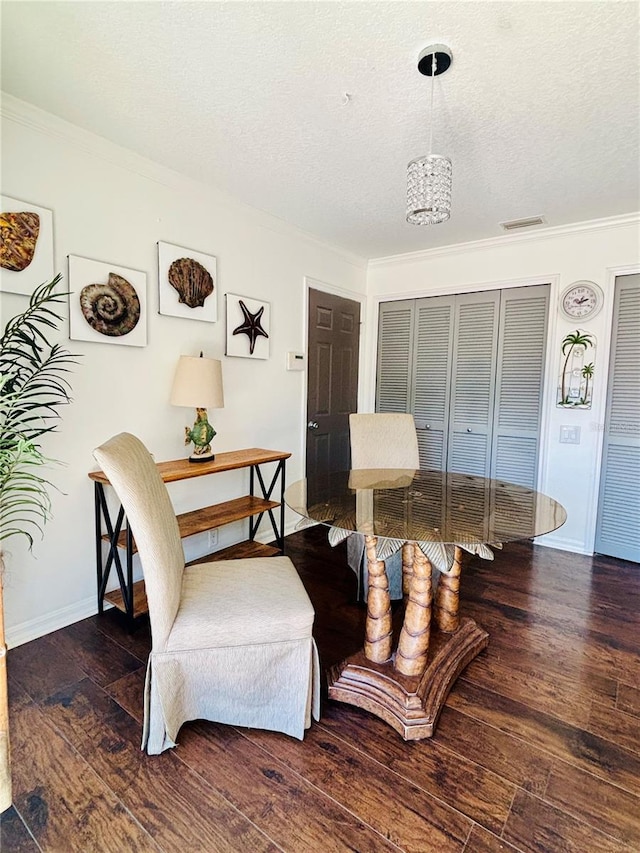 4907 Kilty Ct E, Bradenton, FL 34203 - living area with wood finished floors, a textured ceiling, crown molding, and a chandelier