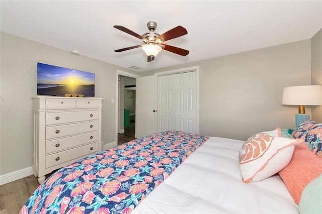 5948 Mirror Lake Rd, Sarasota, FL 34238 - bedroom with wood finished floors, a closet, and a ceiling fan