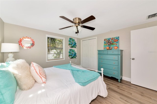 5948 Mirror Lake Rd, Sarasota, FL 34238 - bedroom featuring light wood-type flooring, a closet, and ceiling fan