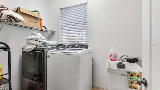 8804 Founders Cir, Palmetto, FL 34221 - washroom with washer and clothes dryer