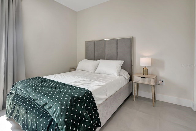 289 Long Meadow Ln, Rotonda West, FL 33947 - bedroom with baseboards