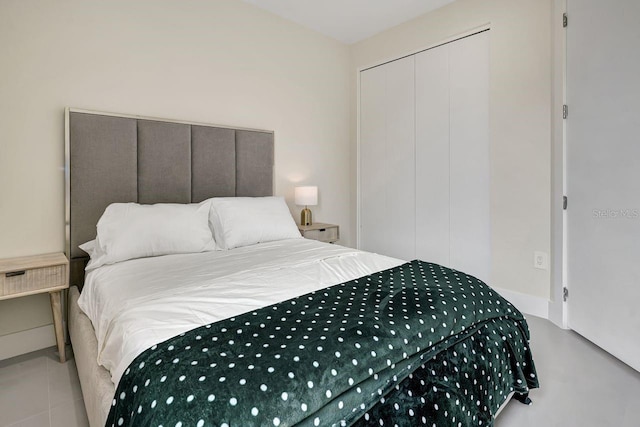 289 Long Meadow Ln, Rotonda West, FL 33947 - bedroom featuring a closet