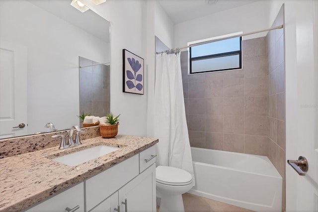 15344 Serene Shores Loop, Lakewood Ranch, FL 34211 - full bath with vanity and shower / bath combo with shower curtain