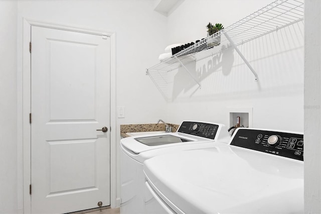 15344 Serene Shores Loop, Lakewood Ranch, FL 34211 - laundry room featuring independent washer and dryer