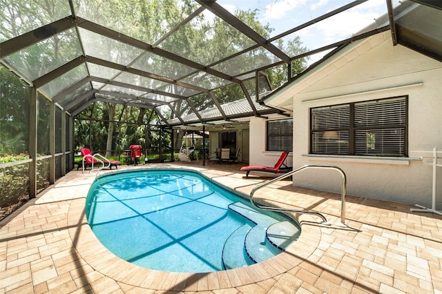 4353 Indian Point Trl, Sarasota, FL 34238 - swimming pool featuring a patio, glass enclosure, and a ceiling fan