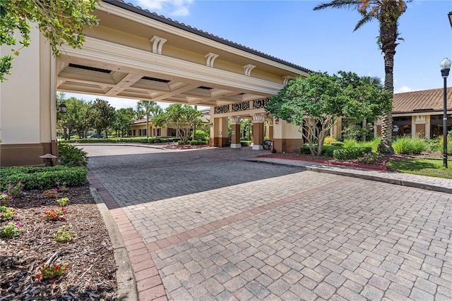 305 Siena Vista Pl, Sun City Center, FL 33573 - surrounding community featuring decorative driveway