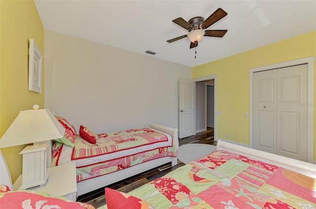 7302 Dunes Ct, Bradenton, FL 34202 - bedroom with wood finished floors and ceiling fan