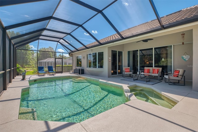 7302 Dunes Ct, Bradenton, FL 34202 - view of pool featuring a patio, an outdoor hangout area, a pool with connected hot tub, and a ceiling fan