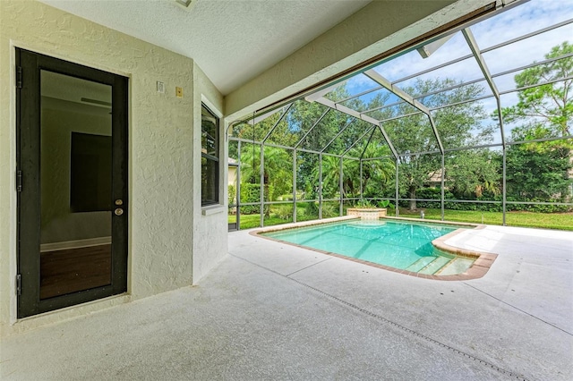 6423 Royal Tern Cir, Lakewood Ranch, FL 34202 - outdoor pool with a patio and a lanai