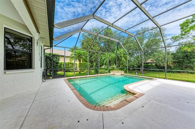 6423 Royal Tern Cir, Lakewood Ranch, FL 34202 - swimming pool with a patio area and a lanai