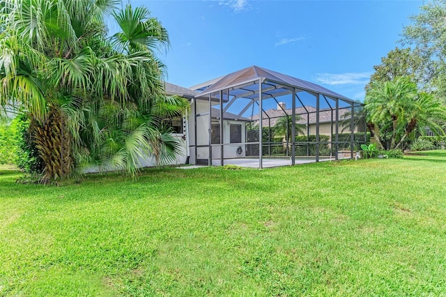 6423 Royal Tern Cir, Lakewood Ranch, FL 34202 - view of green lawn with glass enclosure