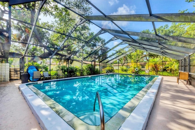 6832 Woodwind Dr Unit 53, Sarasota, FL 34231 - swimming pool with a lanai
