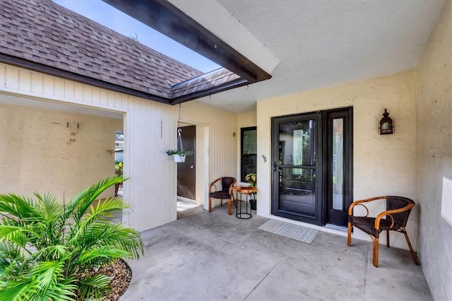 6832 Woodwind Dr Unit 53, Sarasota, FL 34231 - entrance to property featuring roof with shingles and stucco siding