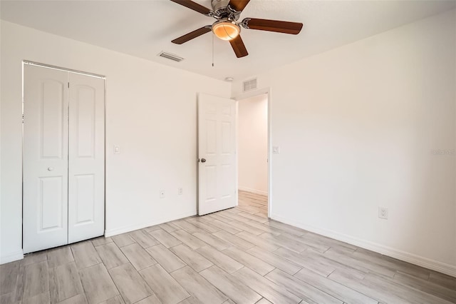 718 17th St E, Bradenton, FL 34208 - unfurnished bedroom featuring light wood finished floors, ceiling fan, and a closet