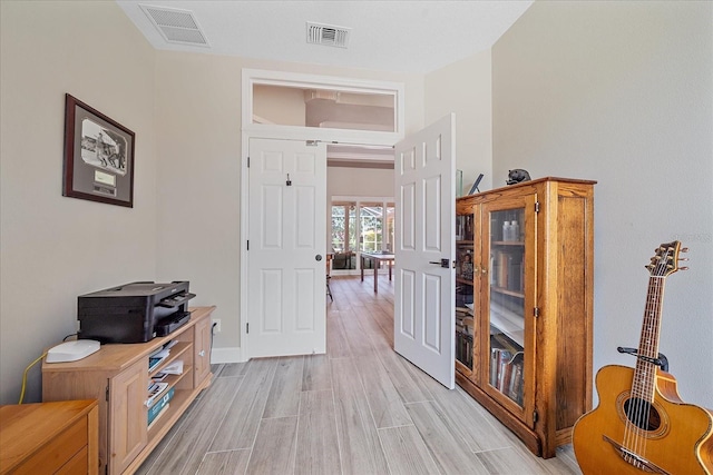 5523 Secluded Oaks Way, Sarasota, FL 34233 - hallway featuring light wood-style flooring