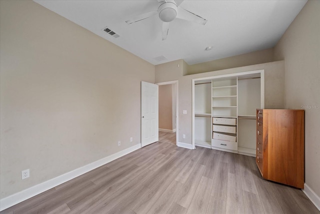 5523 Secluded Oaks Way, Sarasota, FL 34233 - unfurnished bedroom featuring a closet, light wood finished floors, and ceiling fan