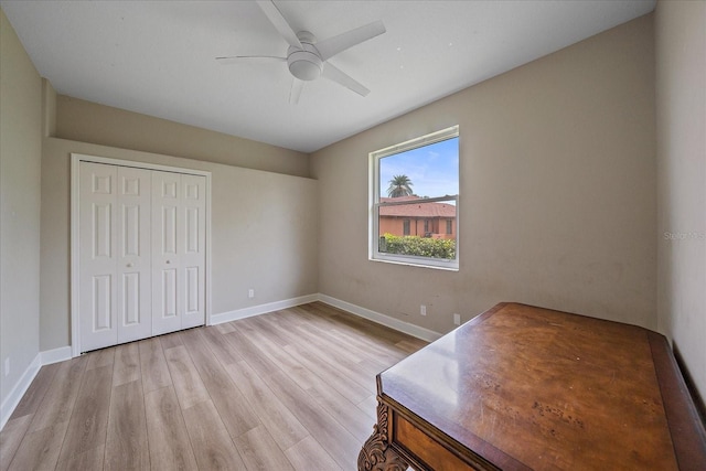 5523 Secluded Oaks Way, Sarasota, FL 34233 - office space featuring a ceiling fan and light wood-style floors