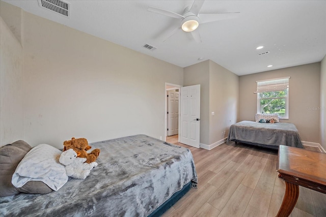 5523 Secluded Oaks Way, Sarasota, FL 34233 - bedroom with light wood-style floors, ceiling fan, and recessed lighting