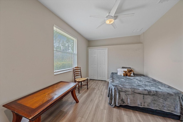 5523 Secluded Oaks Way, Sarasota, FL 34233 - bedroom with light wood-style floors, a closet, and ceiling fan